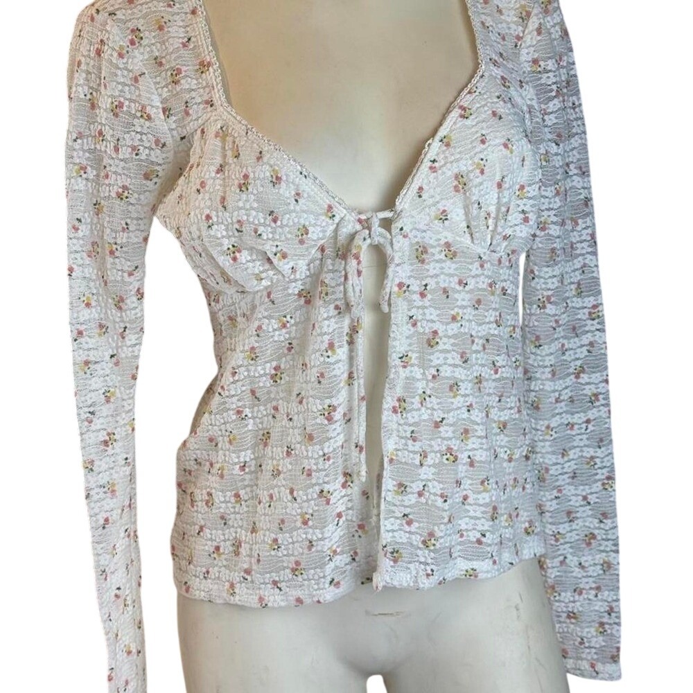 Floral Lace coquette top‎ with ribbon tied details.